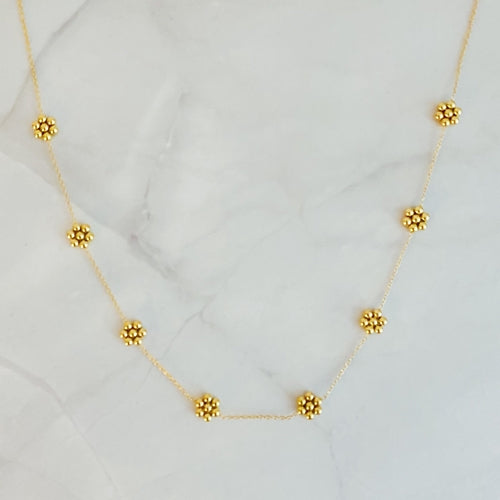 Colar Flor com Contas Douradas – Aço Inoxidável à Prova d’água