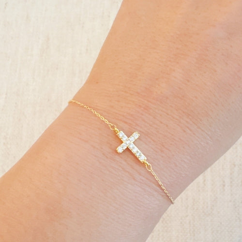 Pulseira Cruz Pendente Brilhante — Elegante e Delicada